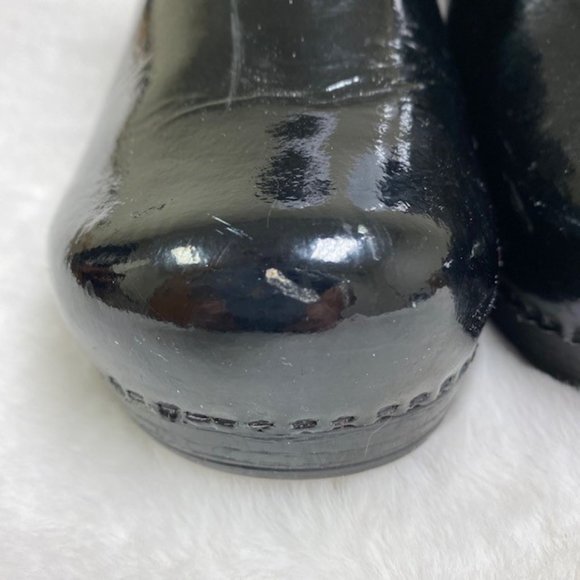 Dansko XP 2.0 Black Patent Clogs, EU 36 - Picture 3 of 6